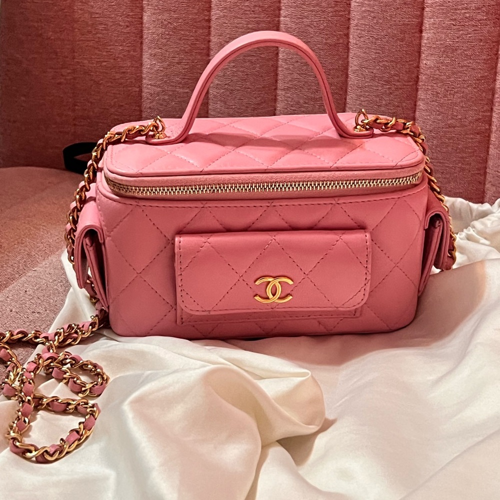 100% authentic CHANEL East West Polly Pocket CC Top Vanity Pink w/ Chain (RARE)